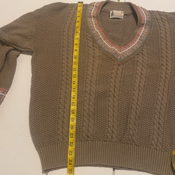 Vintage London Fog V neck cable knit sweater - Picture 7 of 9